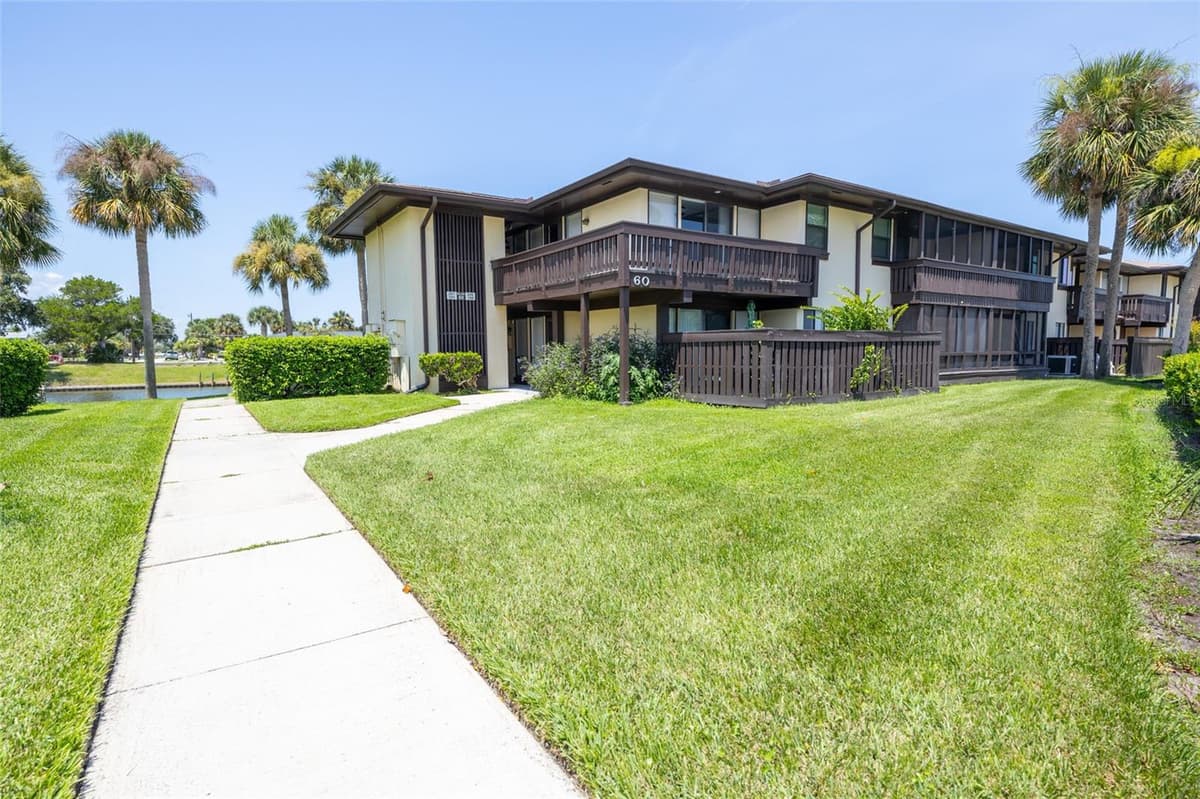 60 CLUB HOUSE DRIVE — photo 2 of 52
