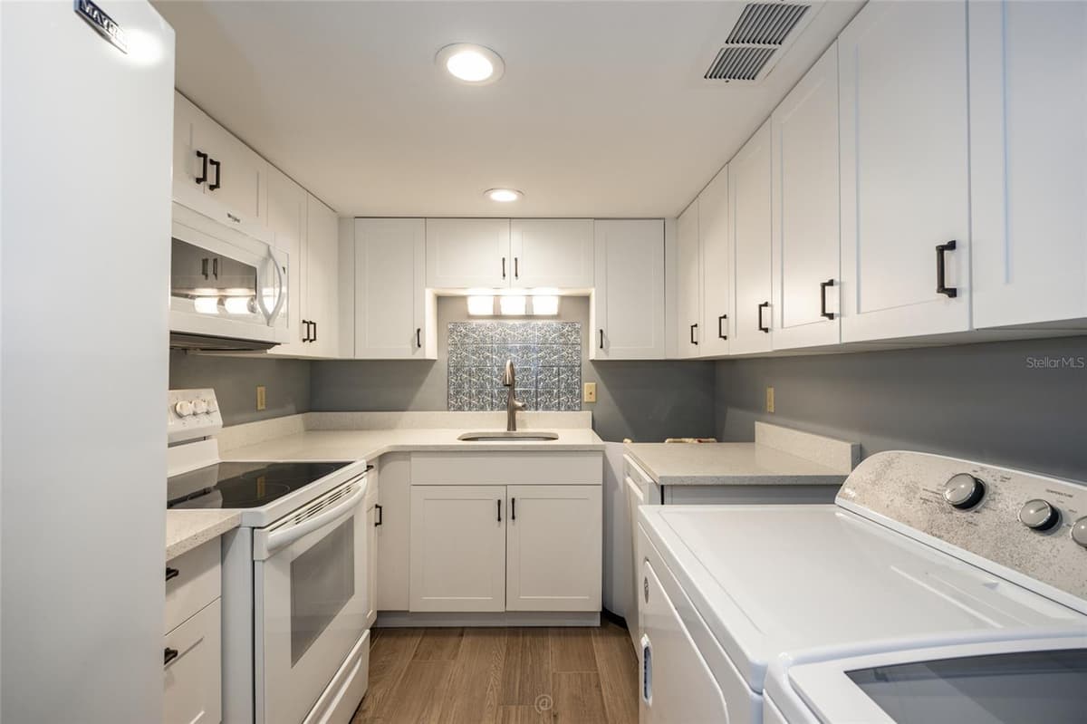 60 CLUB HOUSE DRIVE — photo 13 of 52