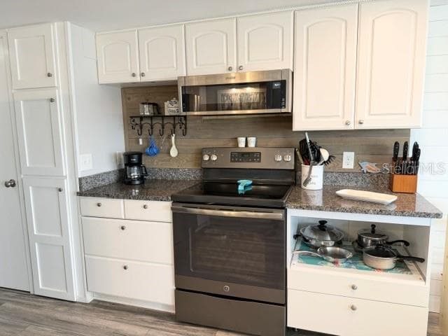 813 GREEN CIRCLE — photo 8 of 30