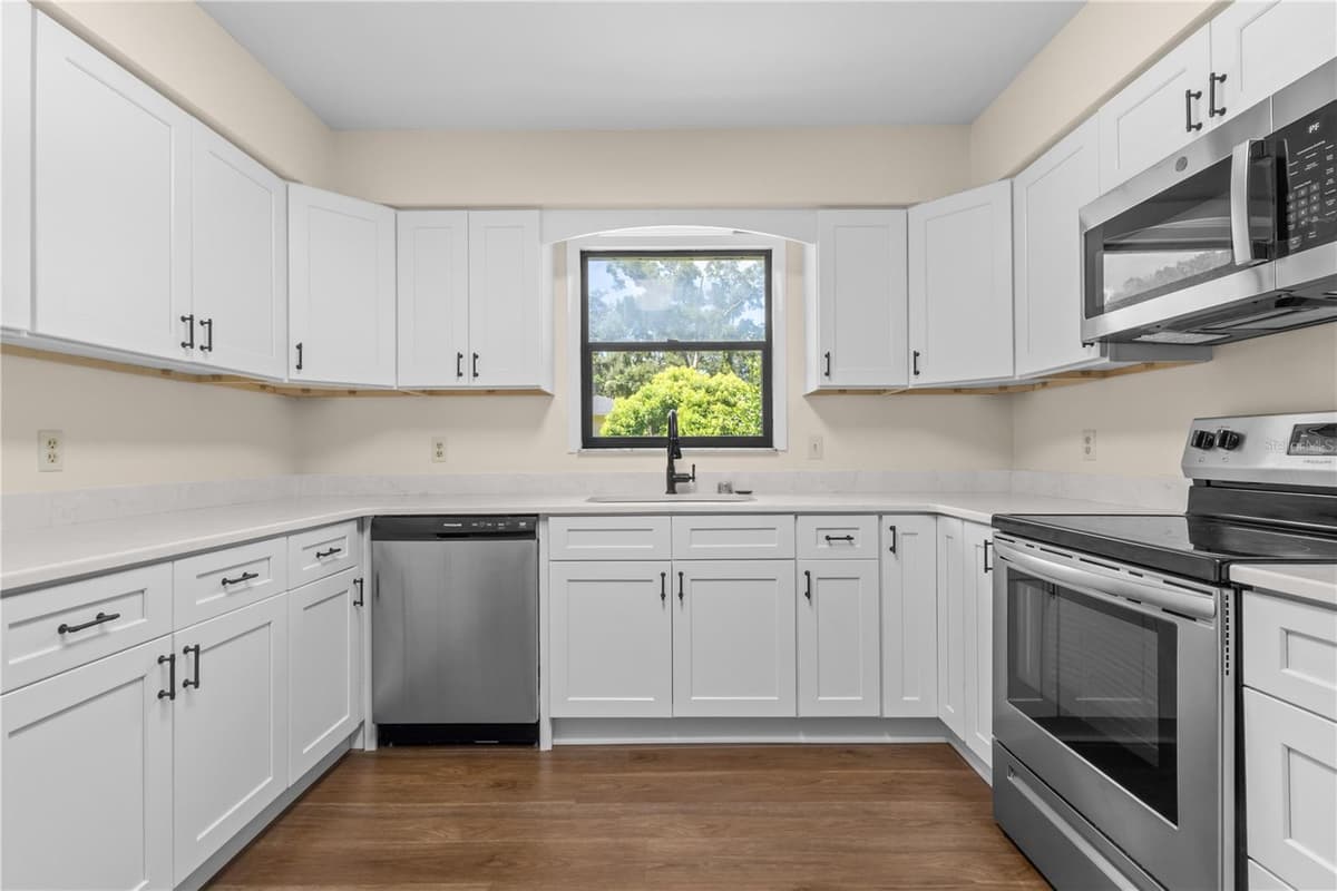 1108 2ND AVENUE — photo 10 of 46