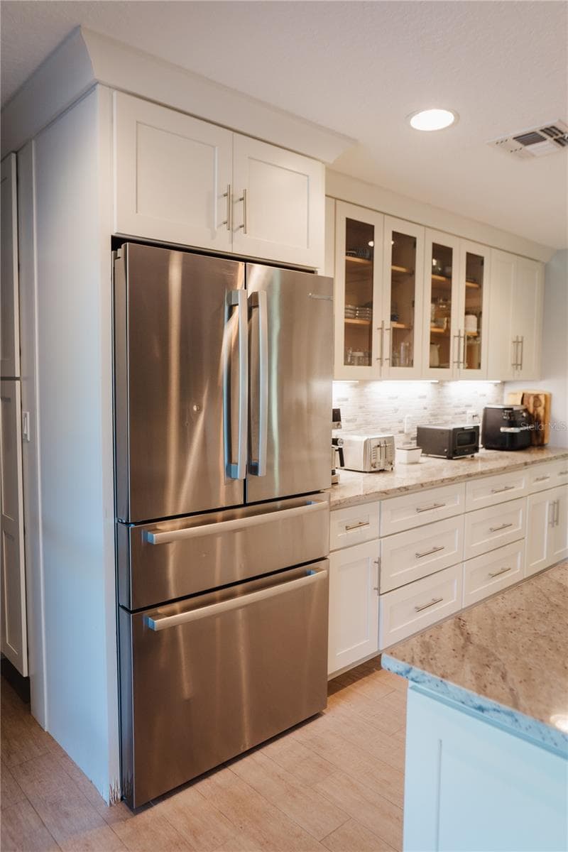 9600 AMBLESIDE DRIVE — photo 4 of 34