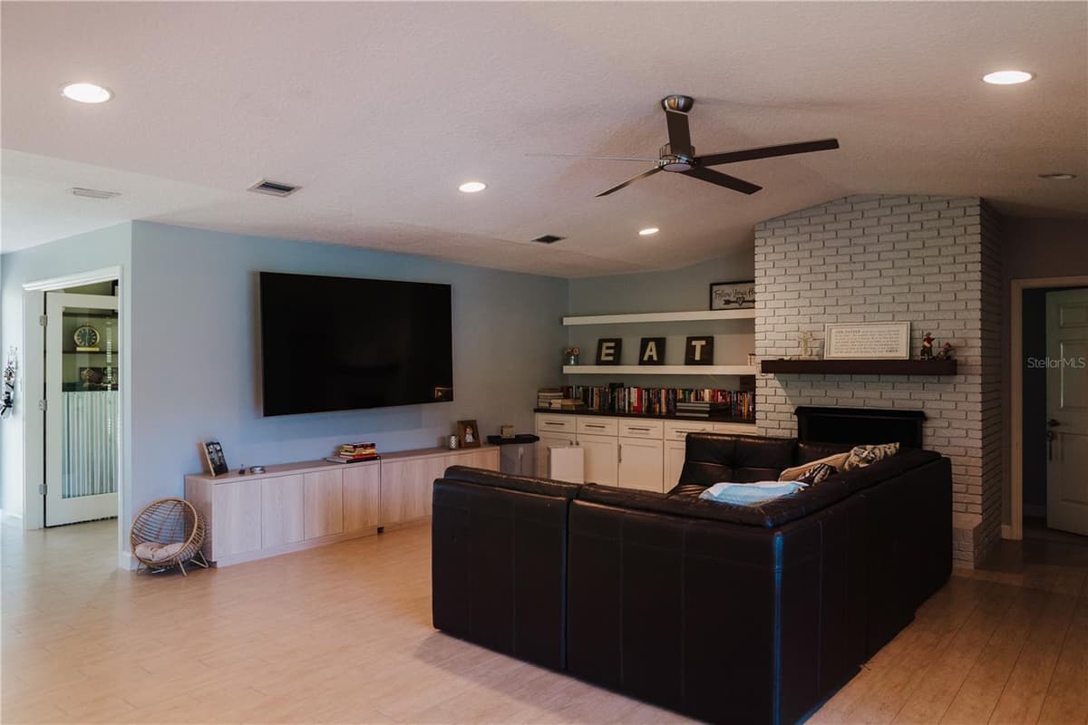 9600 AMBLESIDE DRIVE — photo 11 of 34