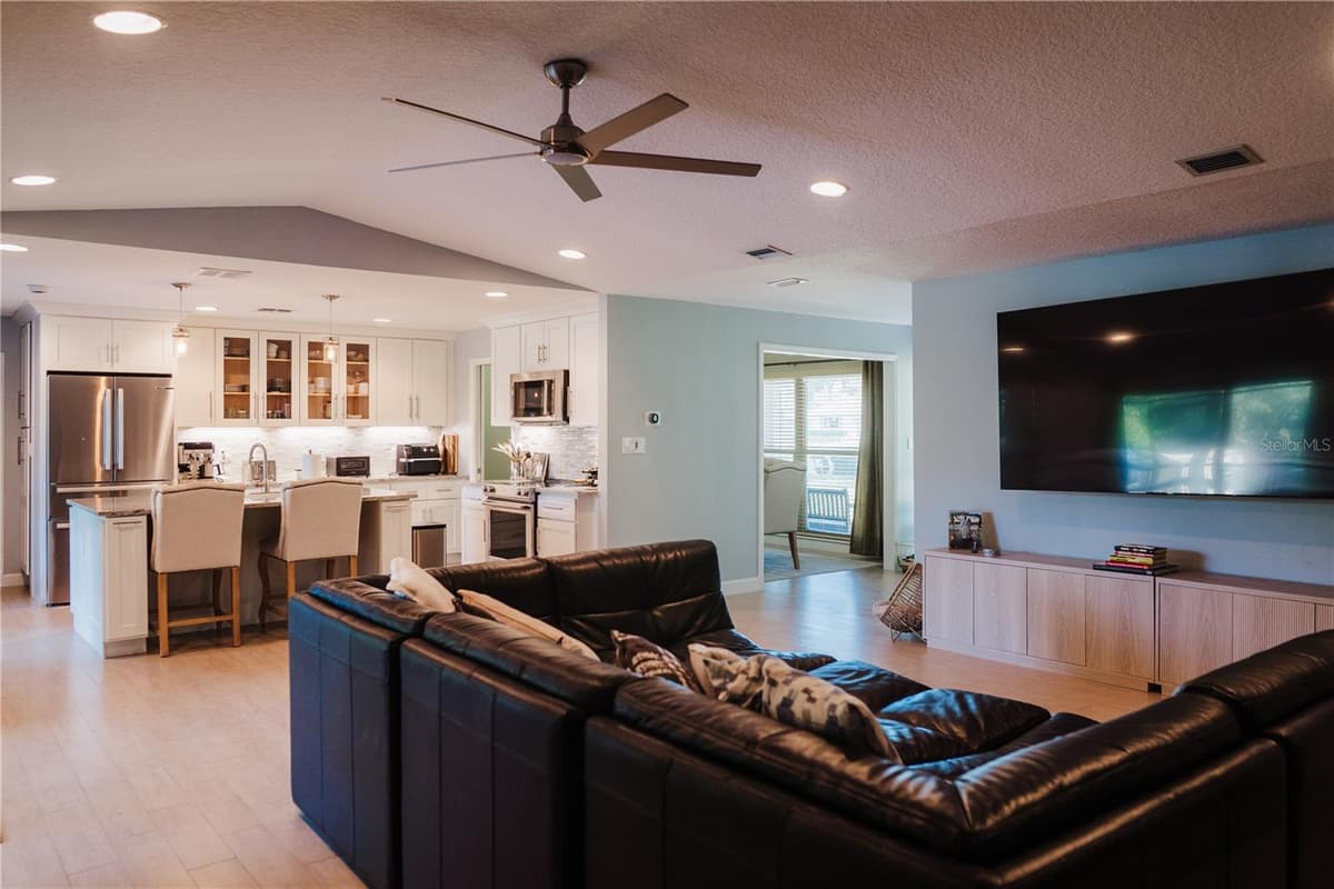 9600 AMBLESIDE DRIVE — photo 10 of 34
