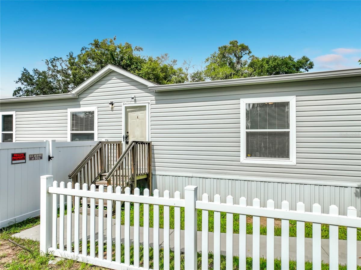 2104 OLD DIXIE HIGHWAY — photo 3 of 32