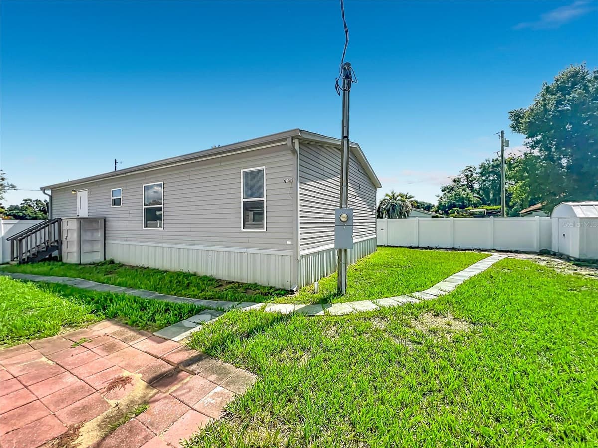 2104 OLD DIXIE HIGHWAY — photo 26 of 32