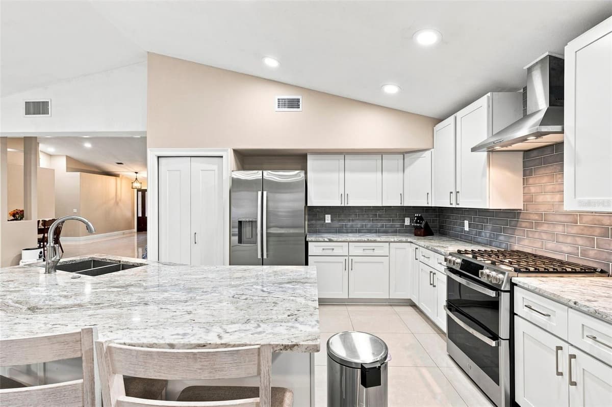 16502 CAYMAN DRIVE — photo 2 of 33