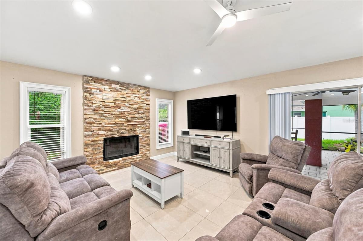 16502 CAYMAN DRIVE — photo 12 of 33