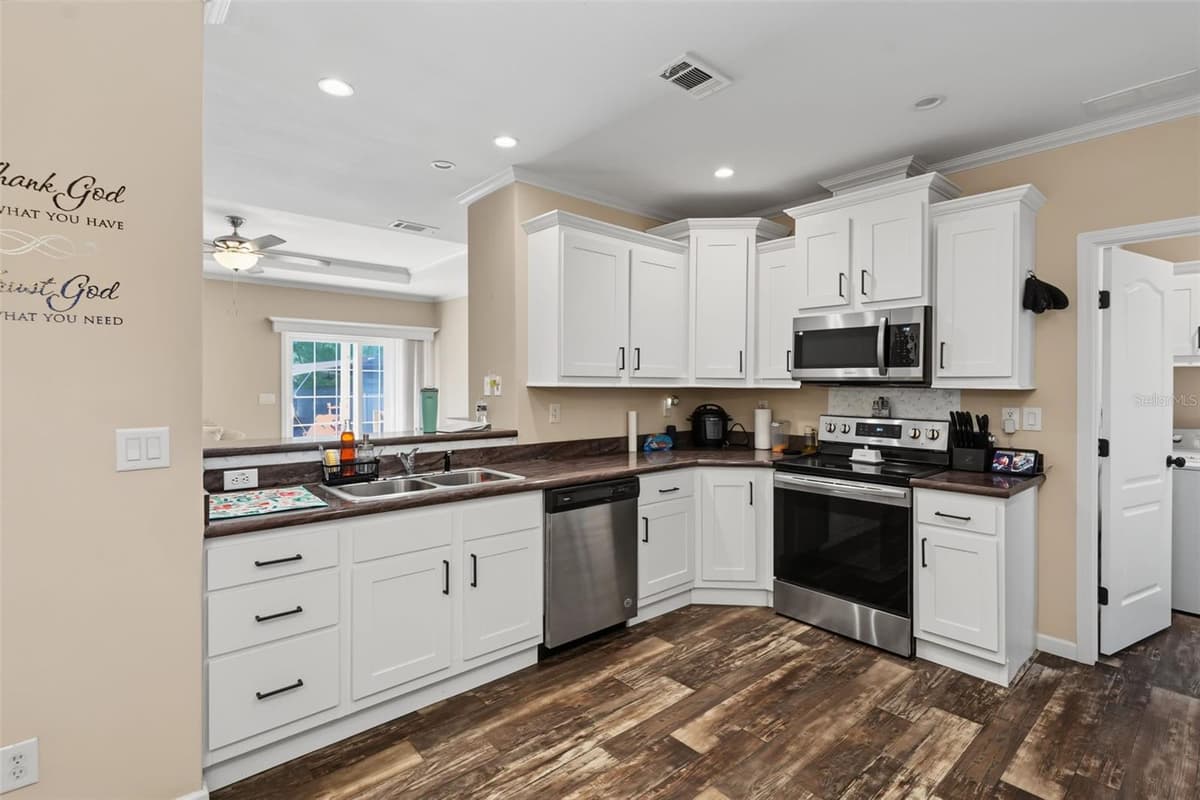 6415 MANGROVE DRIVE — photo 2 of 40