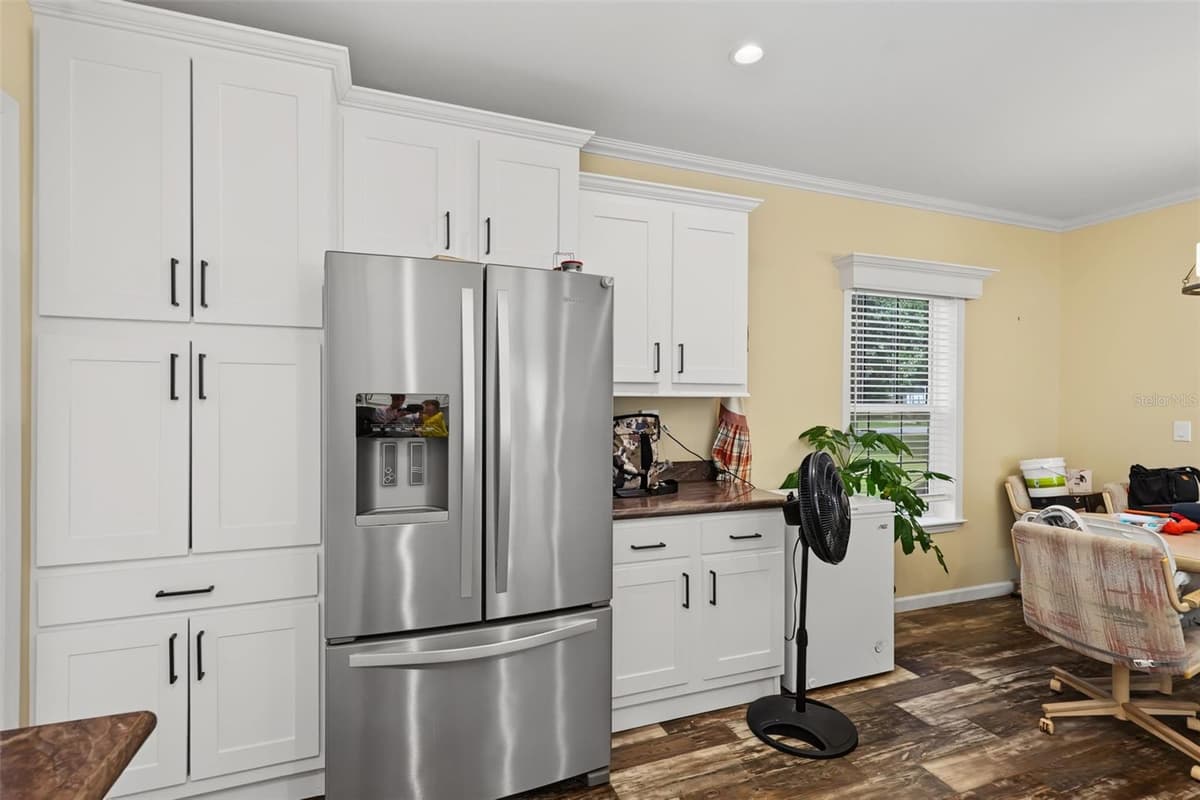 6415 MANGROVE DRIVE — photo 4 of 40