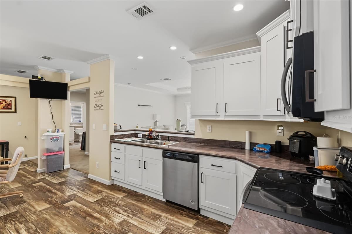 6415 MANGROVE DRIVE — photo 5 of 40