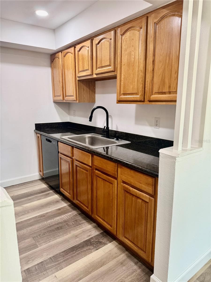 14106 VILLAGE TERRACE DRIVE — photo 11 of 45