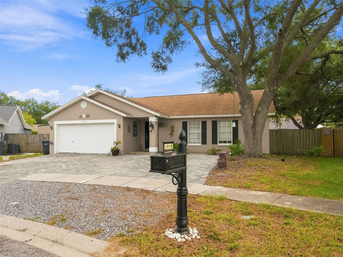 1018 PEACHWOOD DRIVE — photo 3 of 41