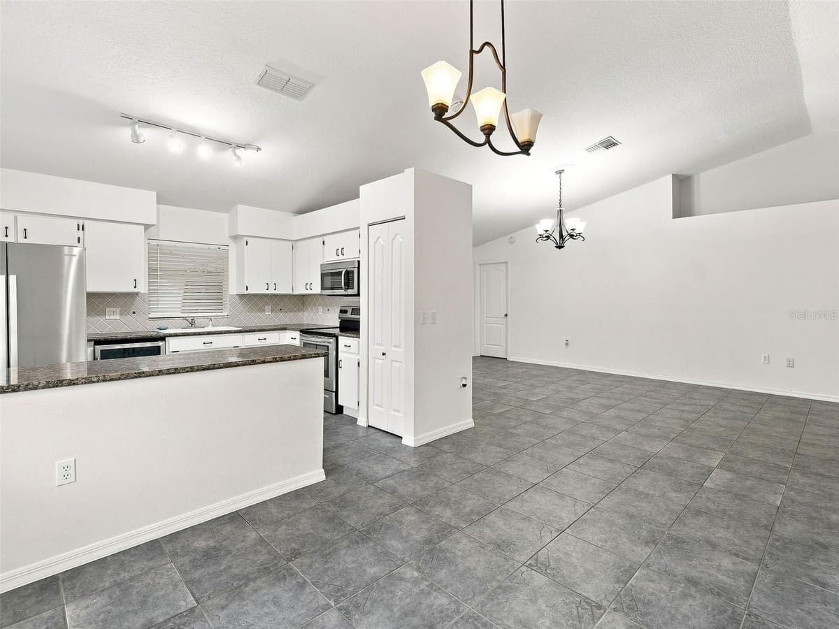 1018 PEACHWOOD DRIVE — photo 11 of 41