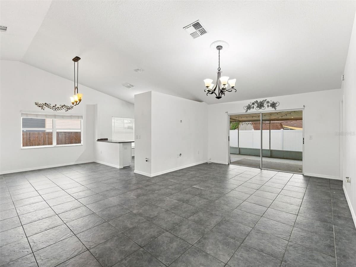 1018 PEACHWOOD DRIVE — photo 9 of 41