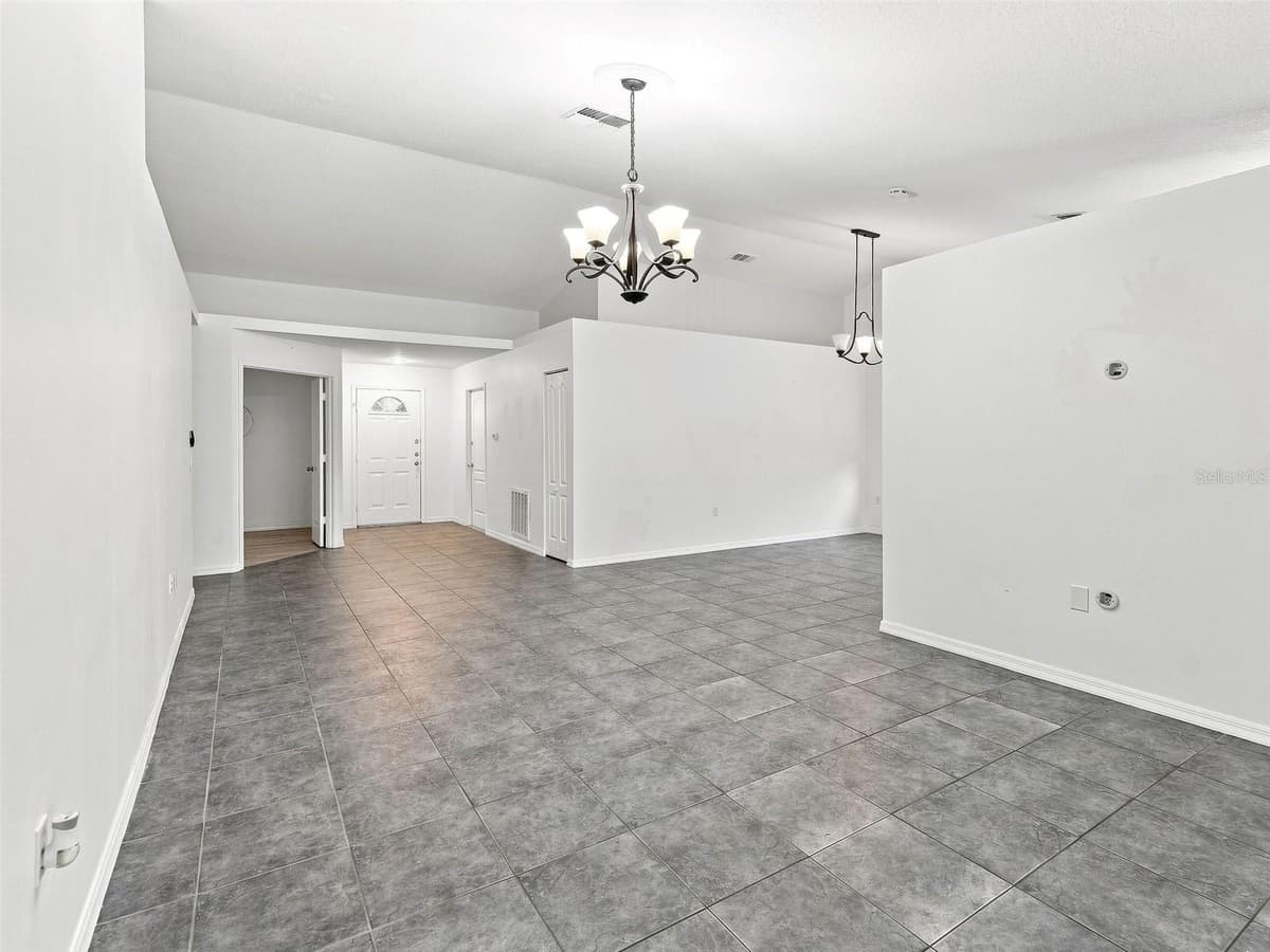 1018 PEACHWOOD DRIVE — photo 7 of 41