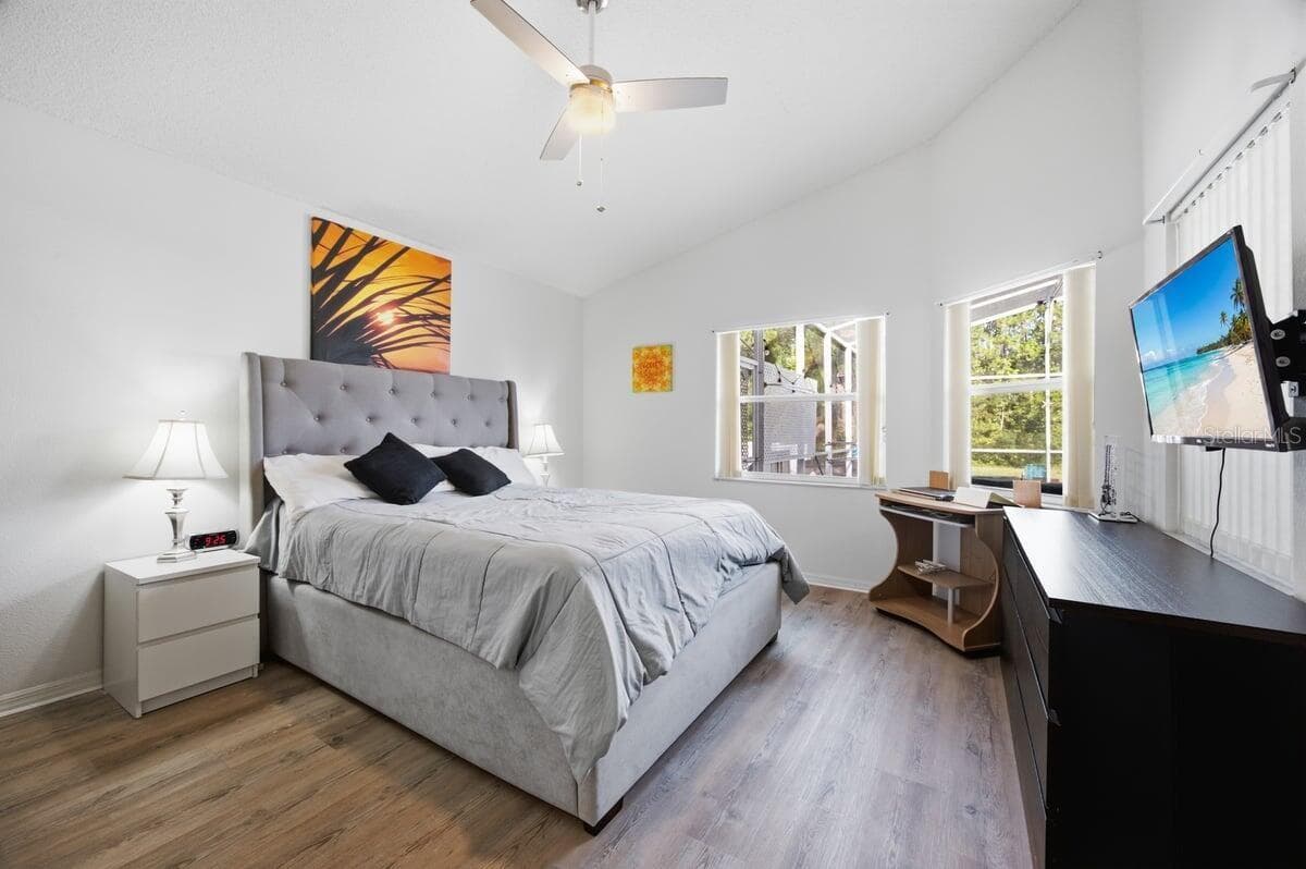 566 MONTANA AVENUE — photo 12 of 27