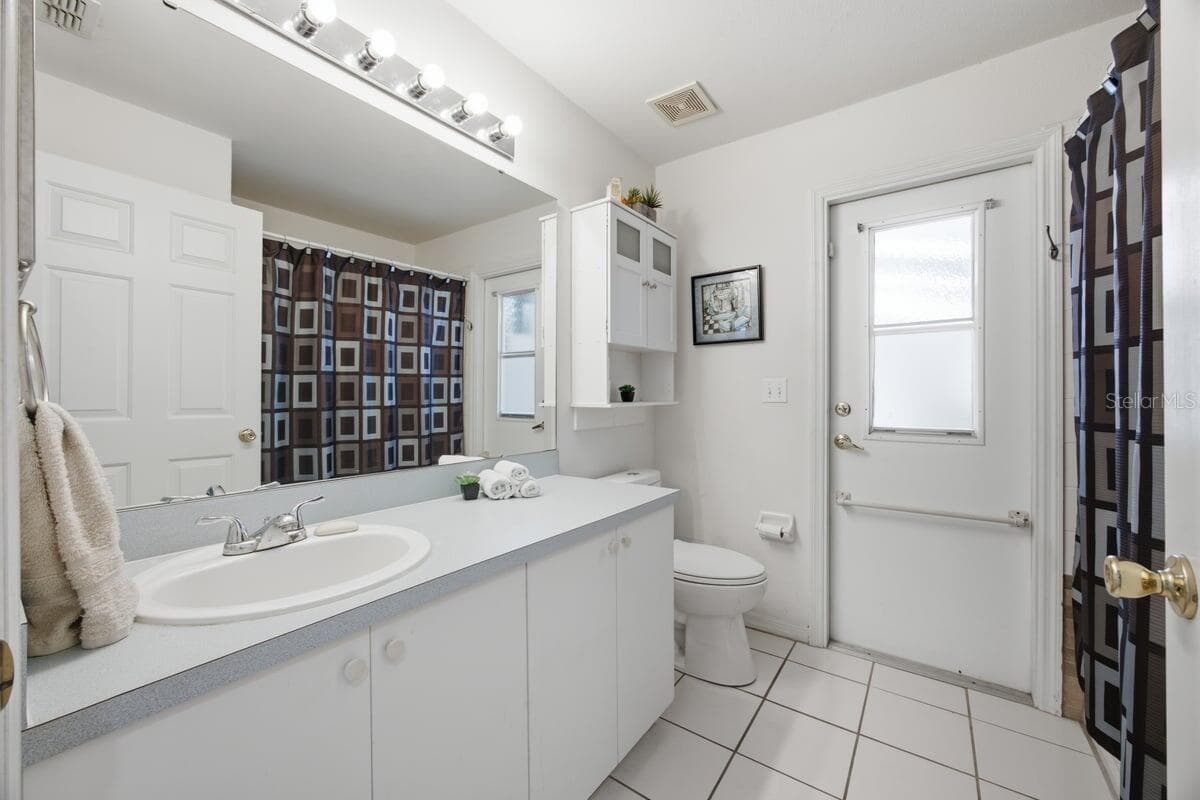 566 MONTANA AVENUE — photo 17 of 27