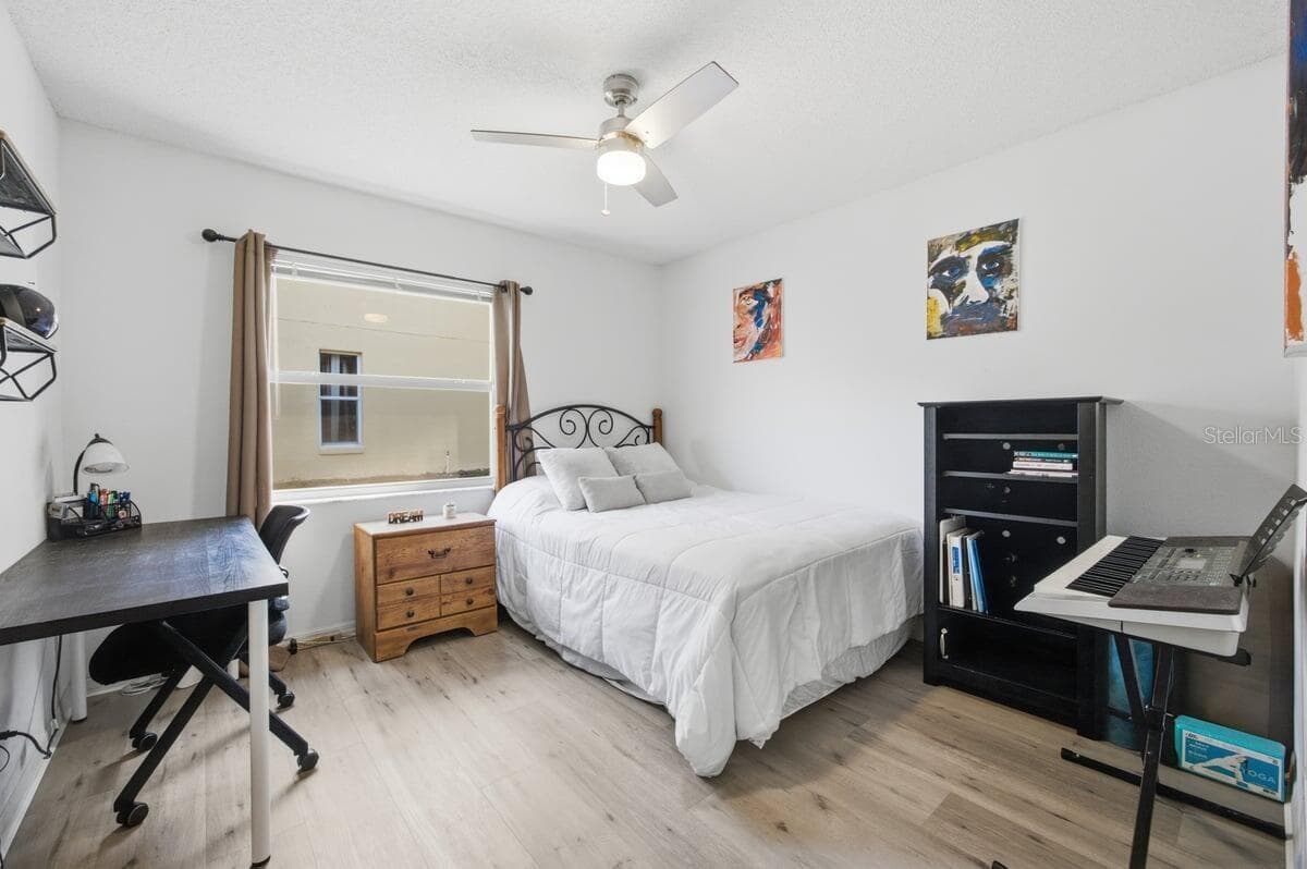 566 MONTANA AVENUE — photo 14 of 27