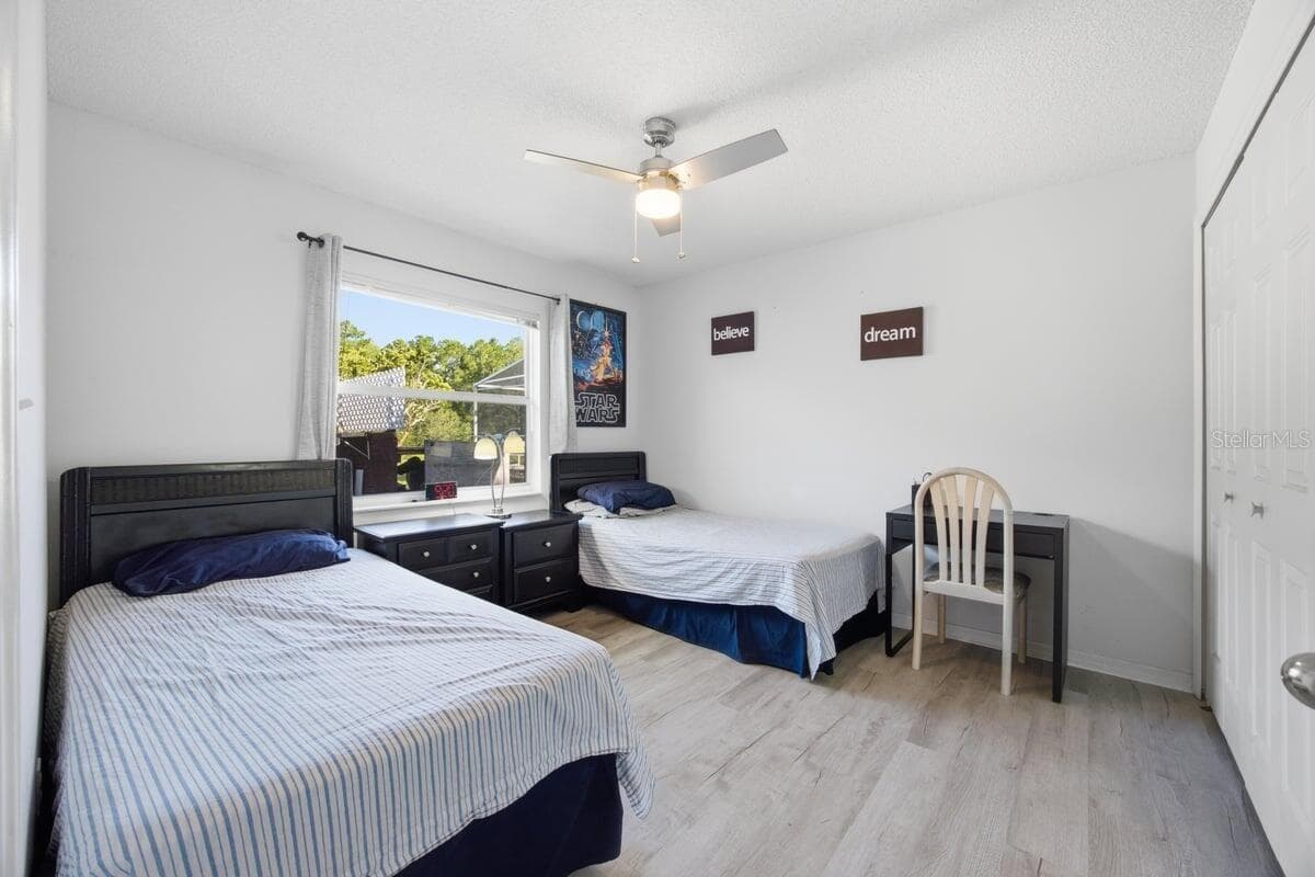 566 MONTANA AVENUE — photo 15 of 27