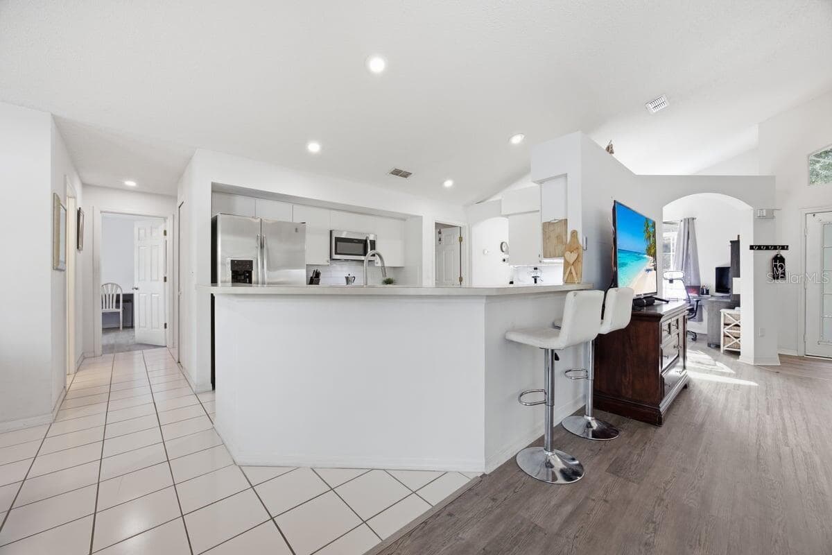 566 MONTANA AVENUE — photo 8 of 27