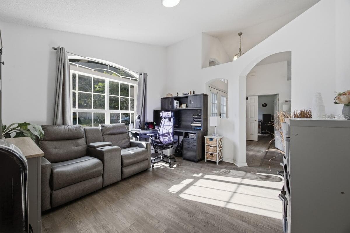 566 MONTANA AVENUE — photo 6 of 27