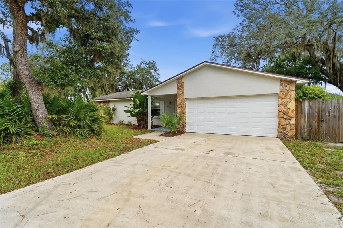 4027 WOODSONG DRIVE — photo 3 of 39