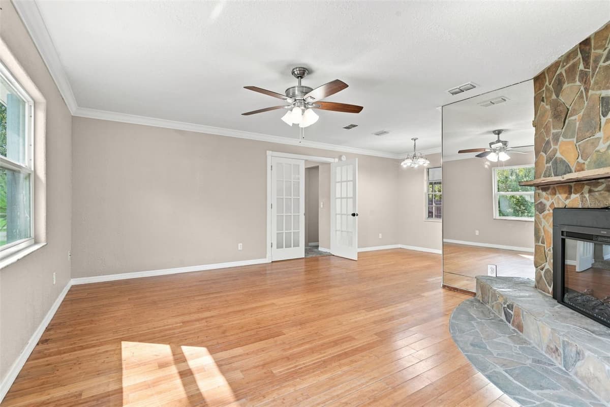 4027 WOODSONG DRIVE — photo 5 of 39