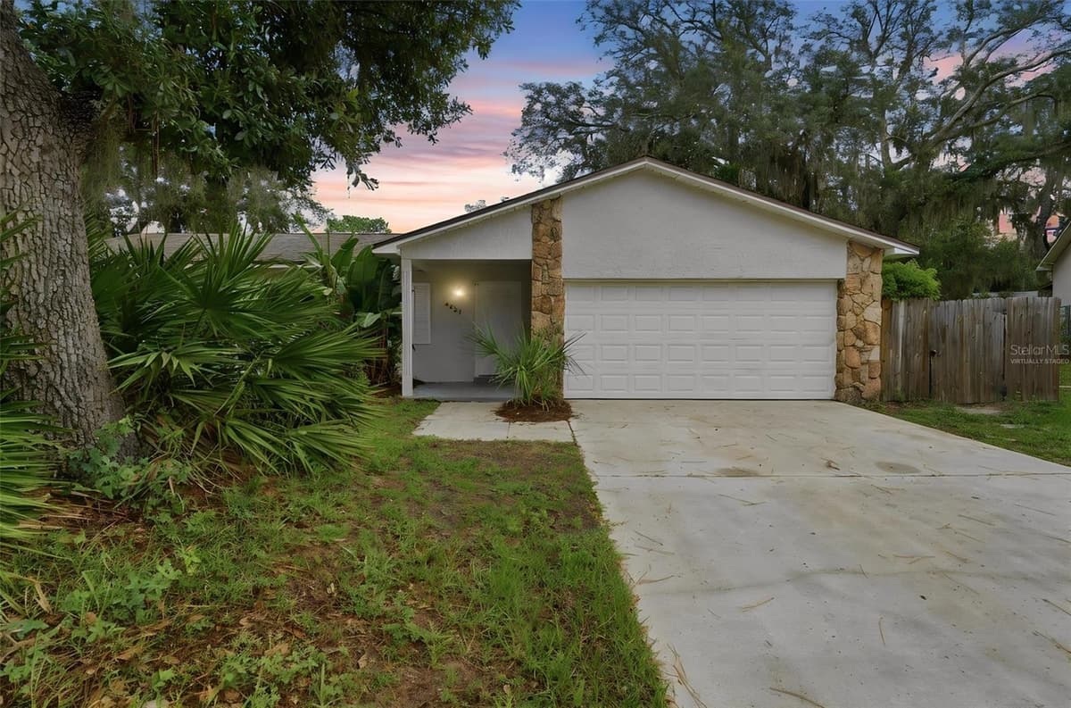 4027 WOODSONG DRIVE — photo 2 of 39