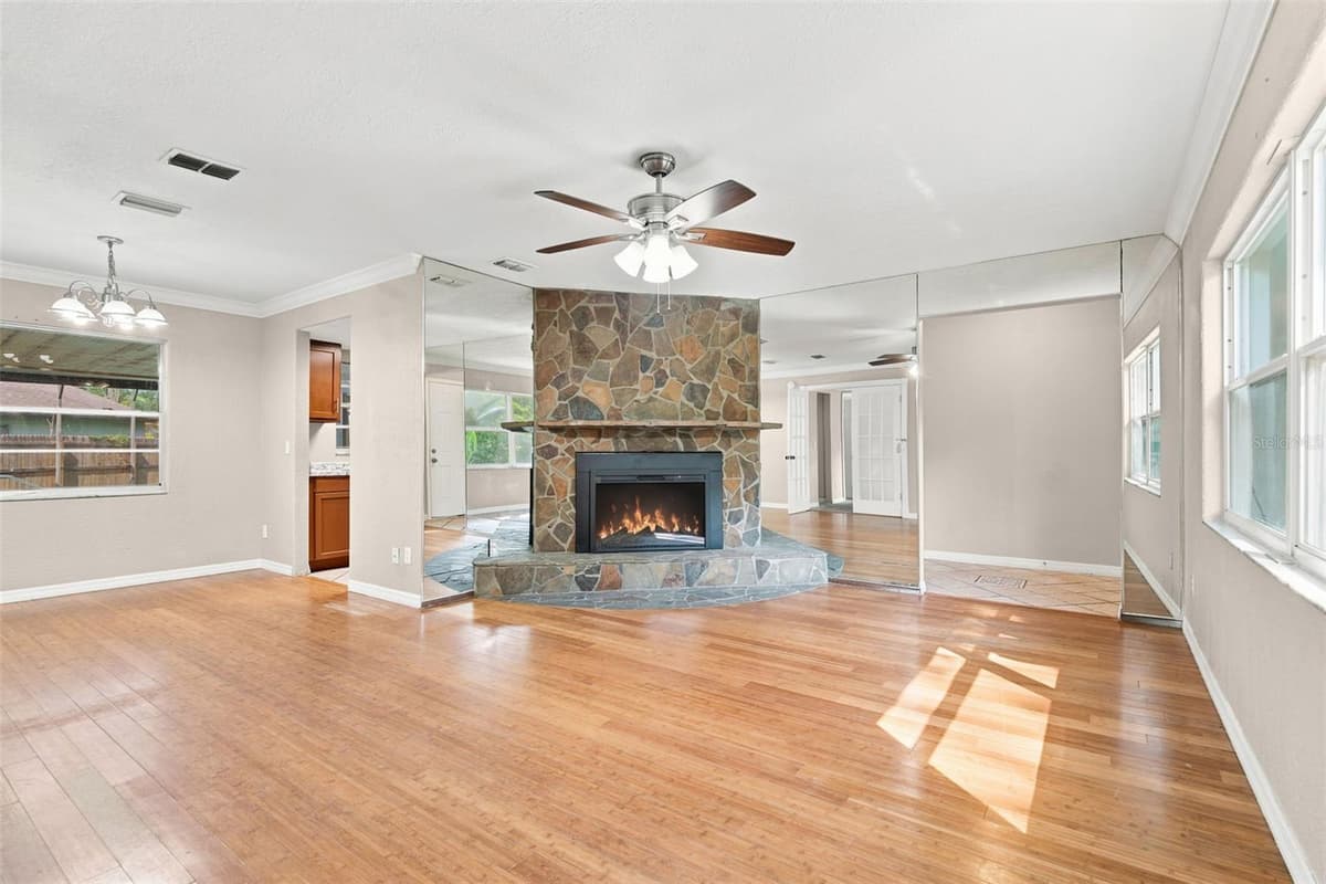 4027 WOODSONG DRIVE — photo 7 of 39