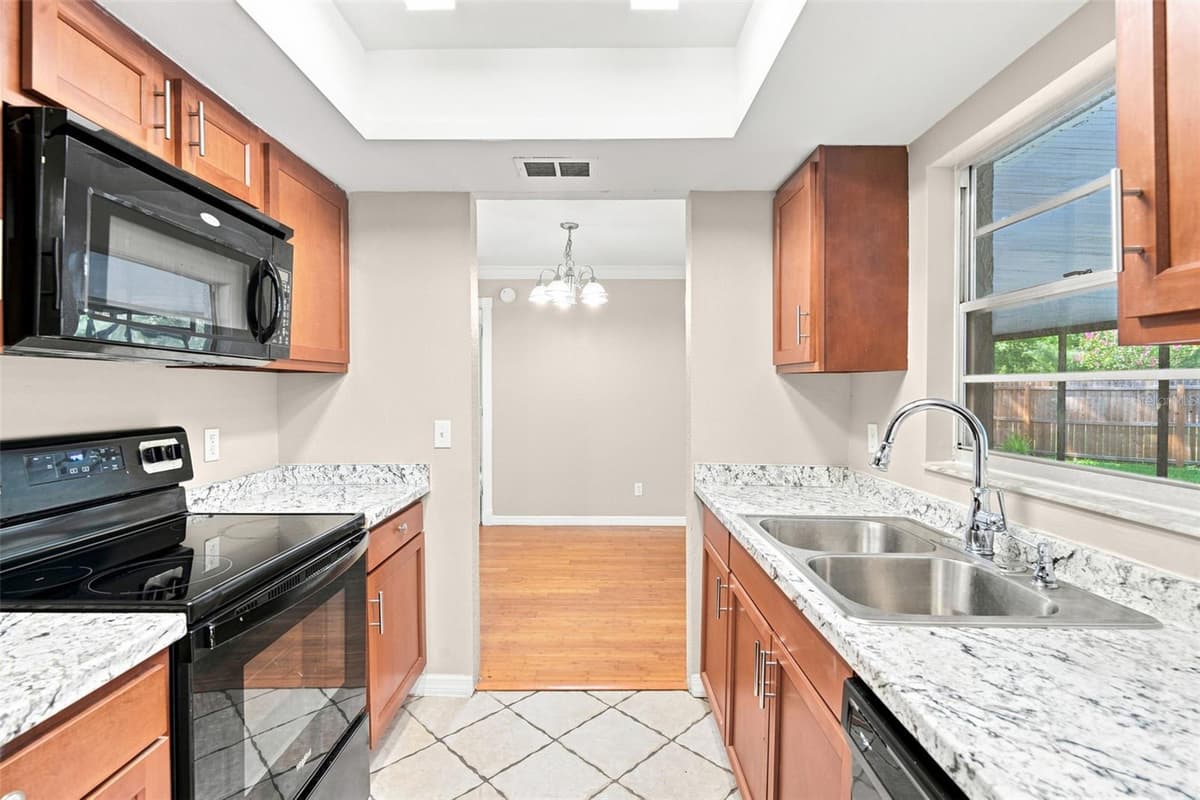 4027 WOODSONG DRIVE — photo 12 of 39