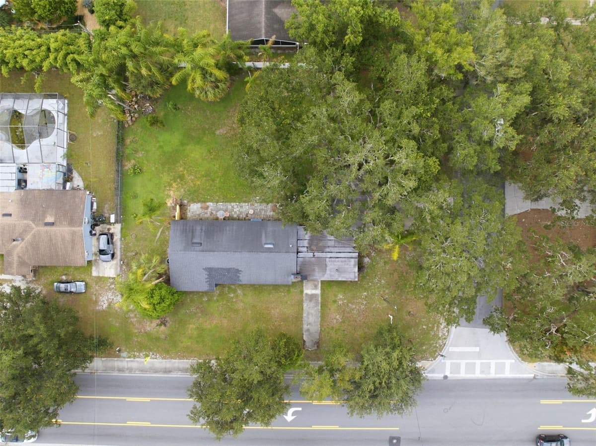 1410 EDGEWOOD DRIVE — photo 4 of 32