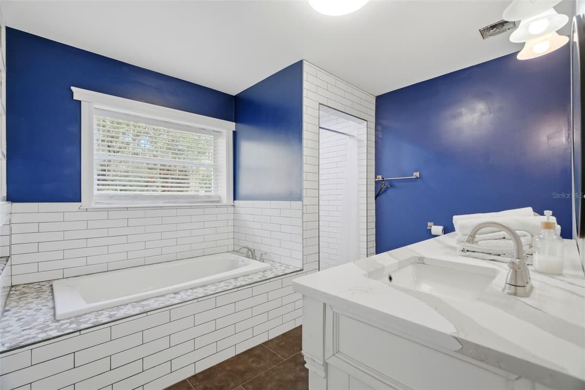 1410 EDGEWOOD DRIVE — photo 10 of 32