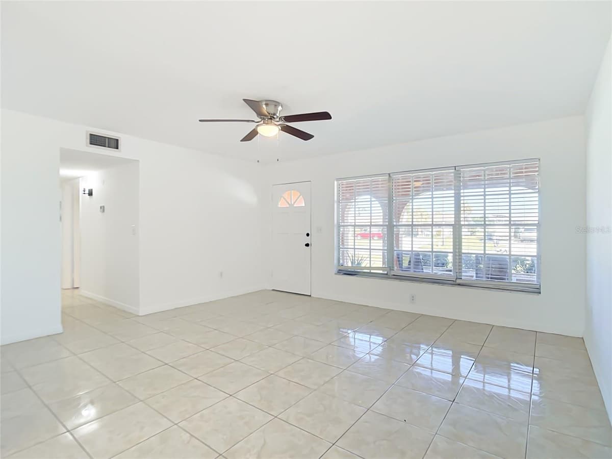 2330 BEACON DRIVE — photo 3 of 44
