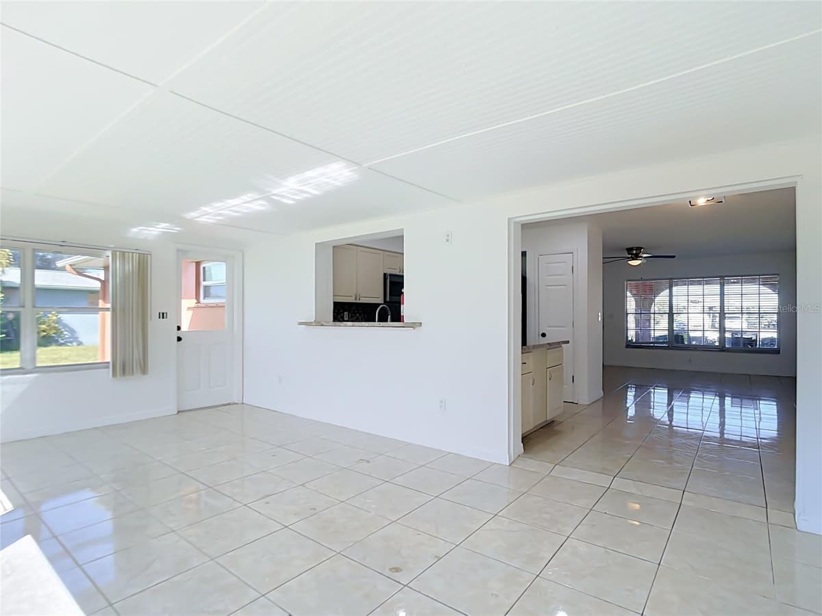 2330 BEACON DRIVE — photo 7 of 44