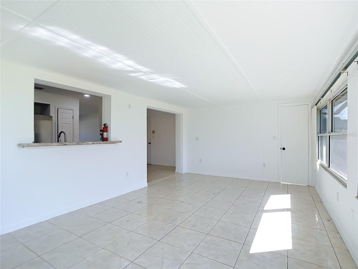 2330 BEACON DRIVE — photo 10 of 44