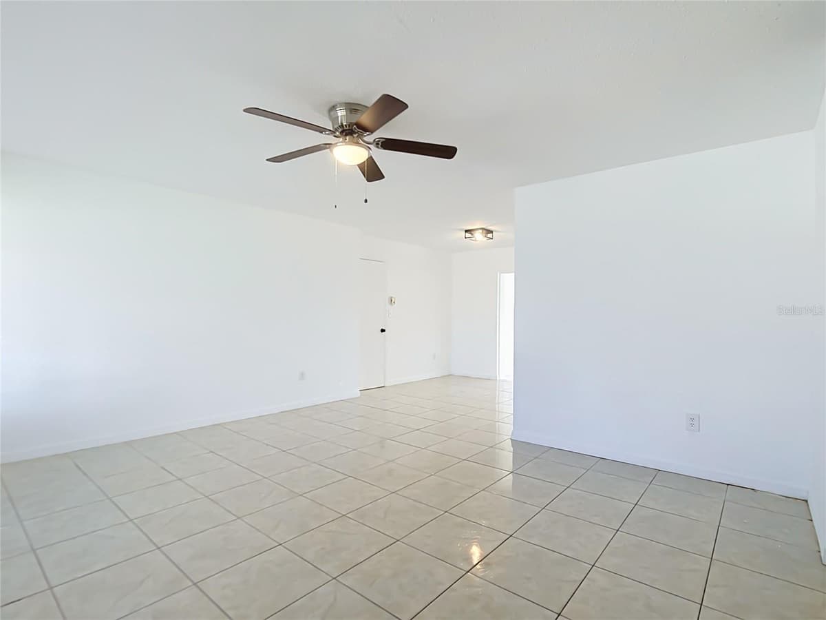 2330 BEACON DRIVE — photo 5 of 44