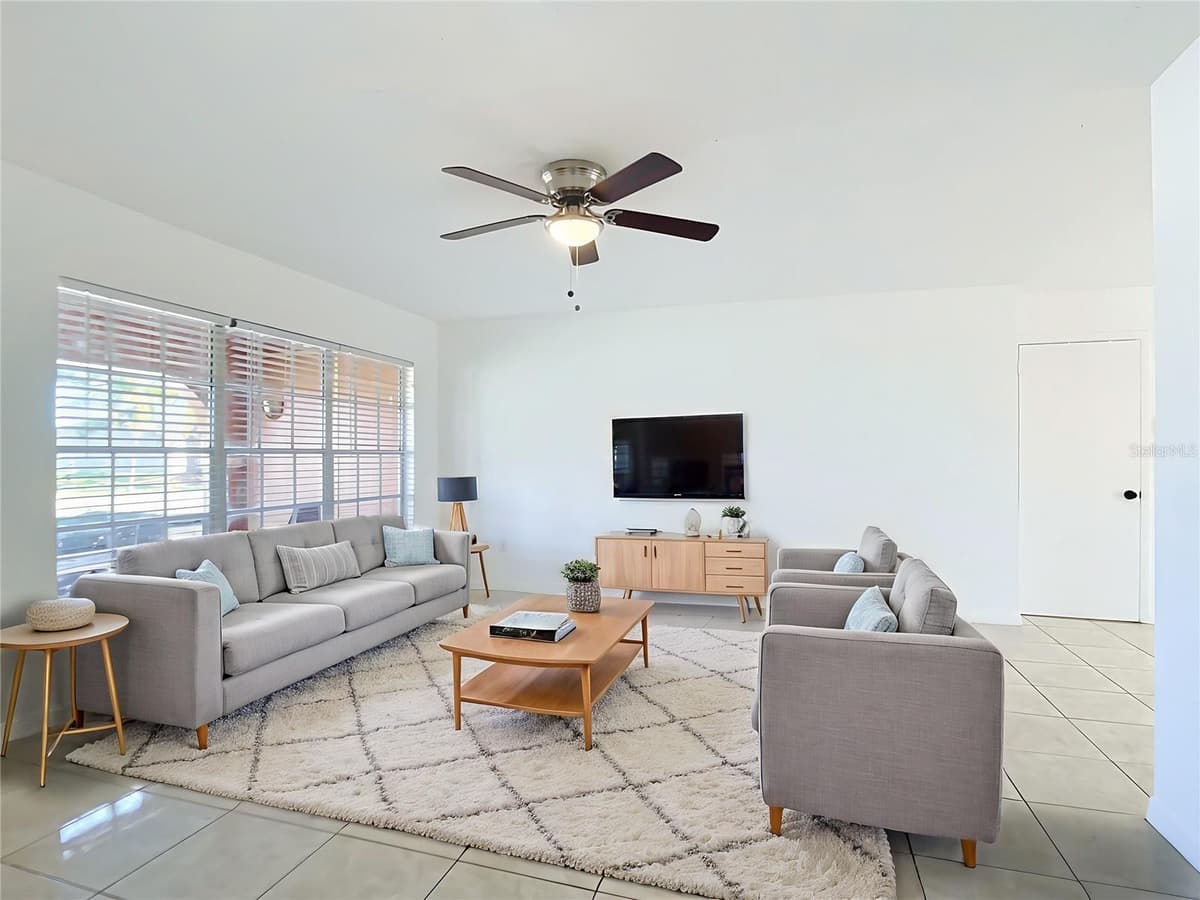 2330 BEACON DRIVE — photo 2 of 44