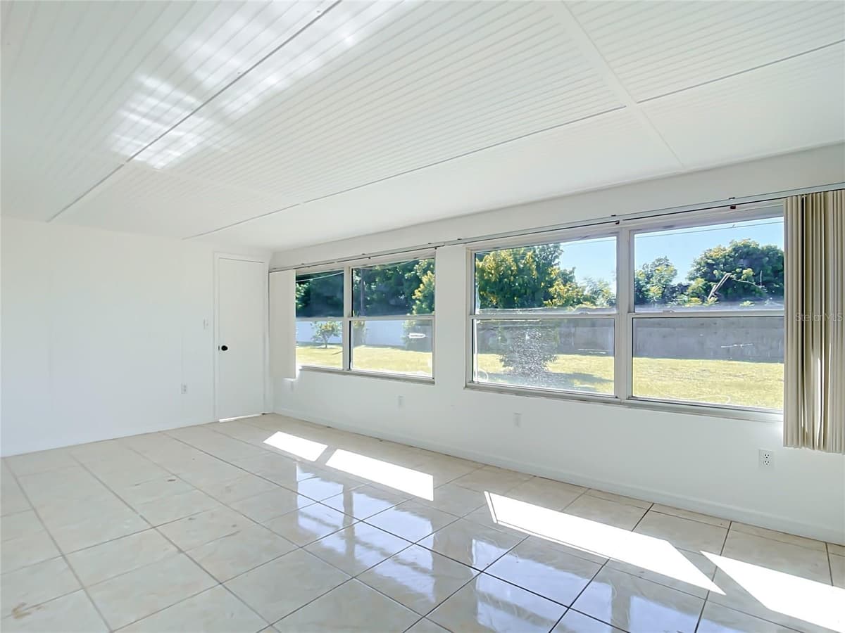 2330 BEACON DRIVE — photo 11 of 44