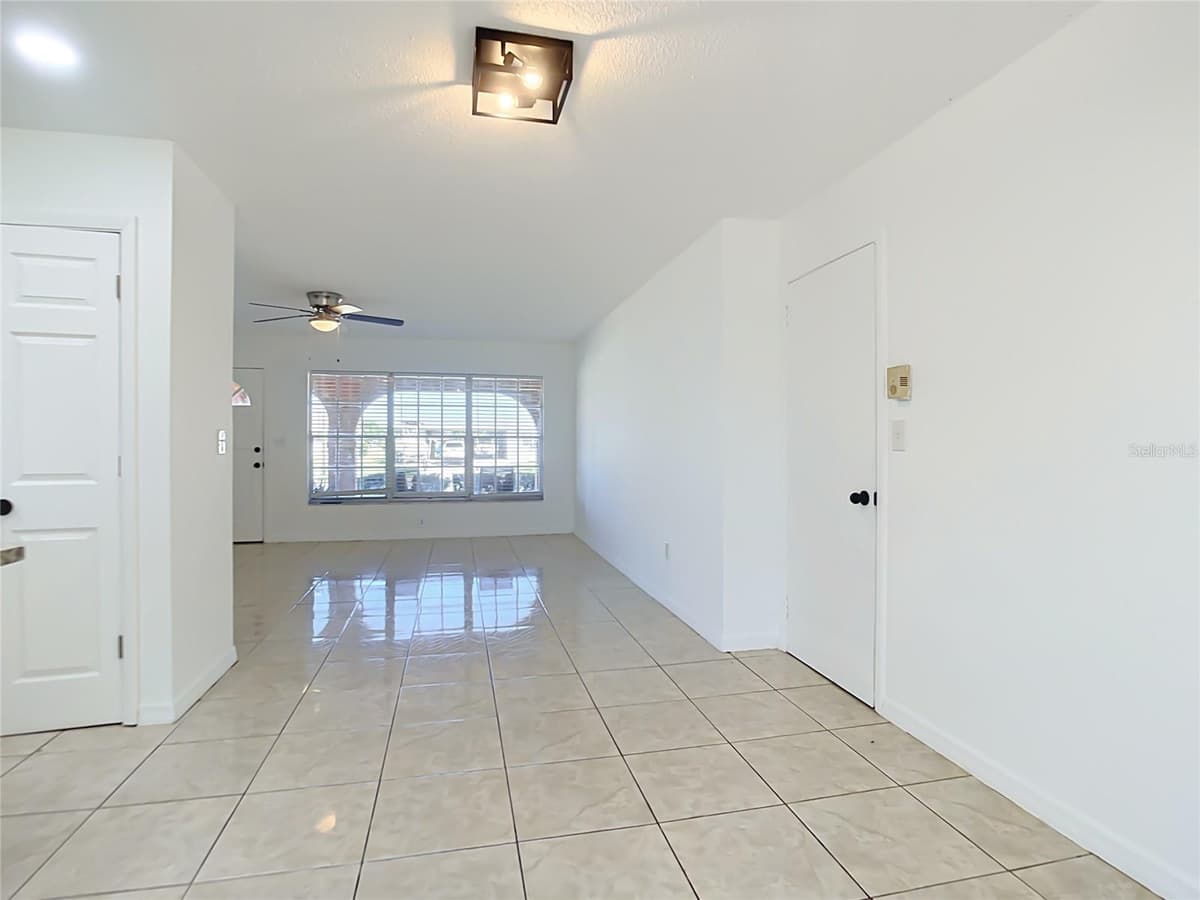 2330 BEACON DRIVE — photo 6 of 44