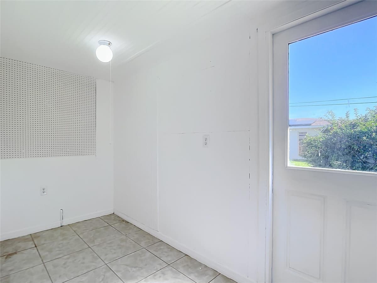 2330 BEACON DRIVE — photo 22 of 44