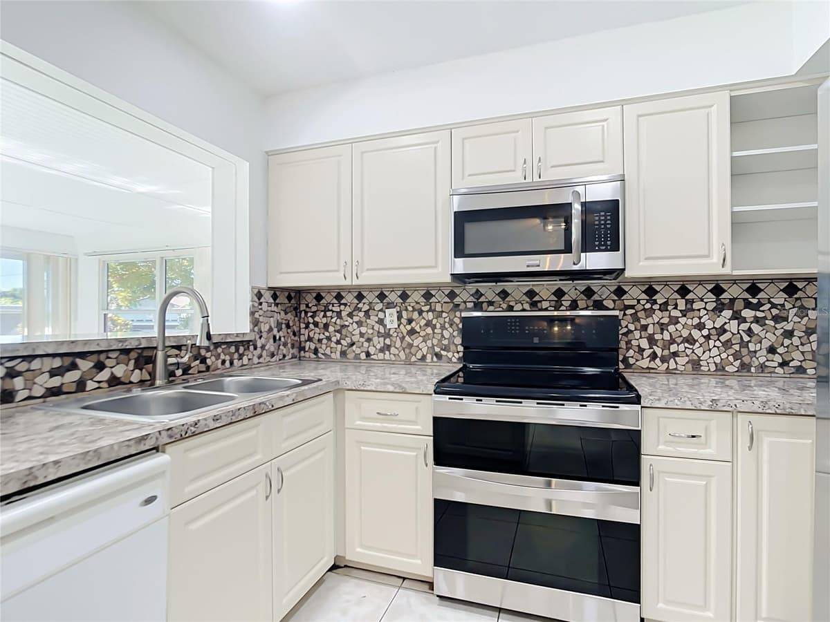 2330 BEACON DRIVE — photo 14 of 44
