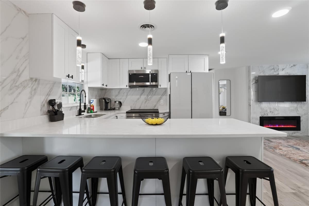 985 LIBERTY STREET — photo 15 of 57