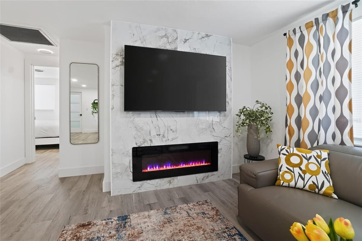 985 LIBERTY STREET — photo 6 of 57
