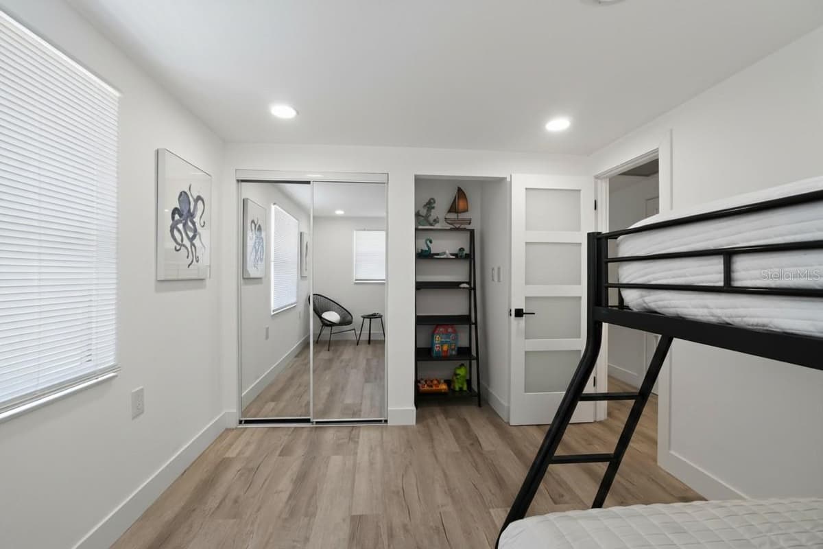 985 LIBERTY STREET — photo 30 of 57