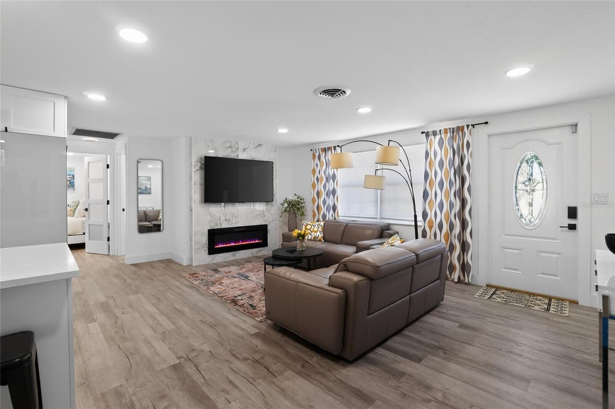 985 LIBERTY STREET — photo 12 of 57