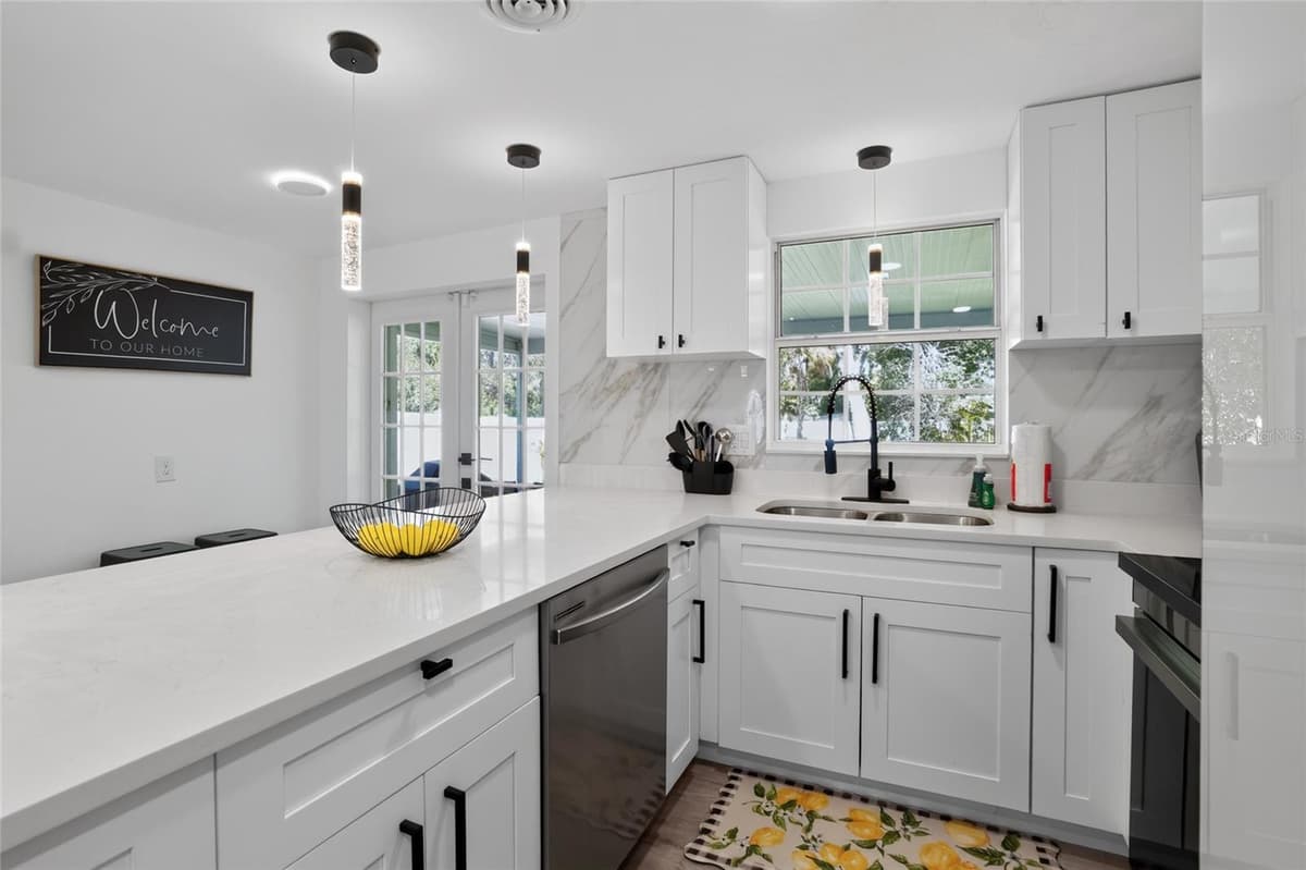 985 LIBERTY STREET — photo 17 of 57
