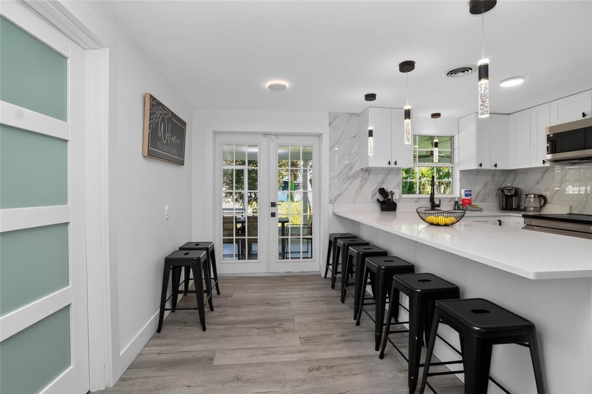 985 LIBERTY STREET — photo 14 of 57