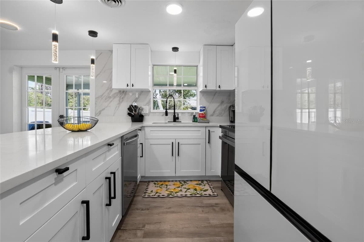 985 LIBERTY STREET — photo 16 of 57