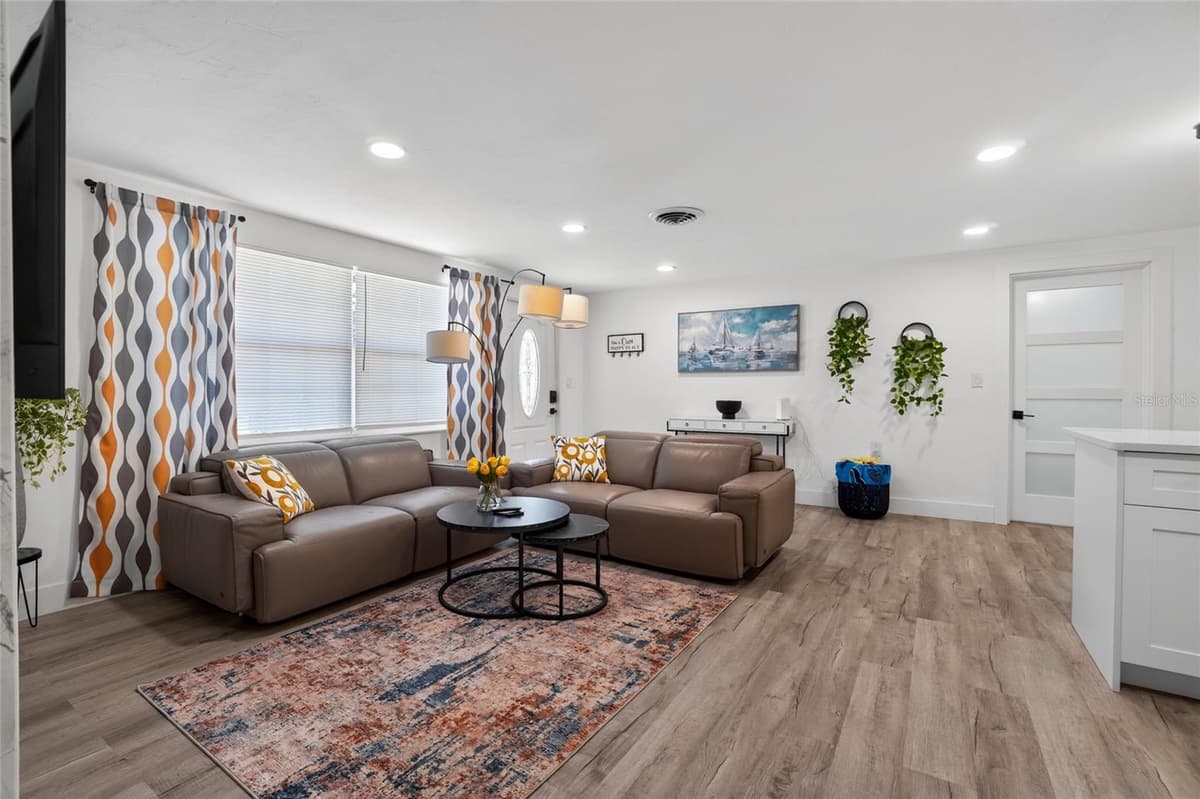 985 LIBERTY STREET — photo 8 of 57