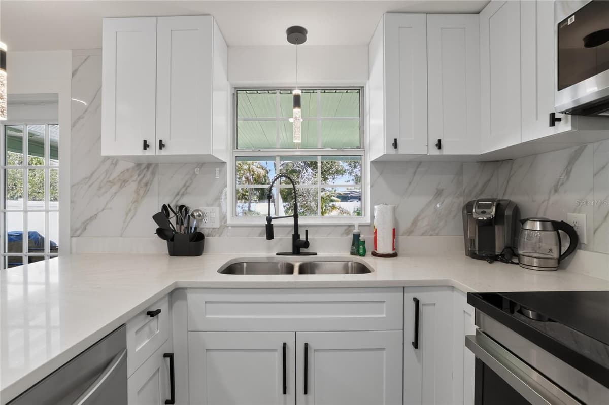 985 LIBERTY STREET — photo 18 of 57